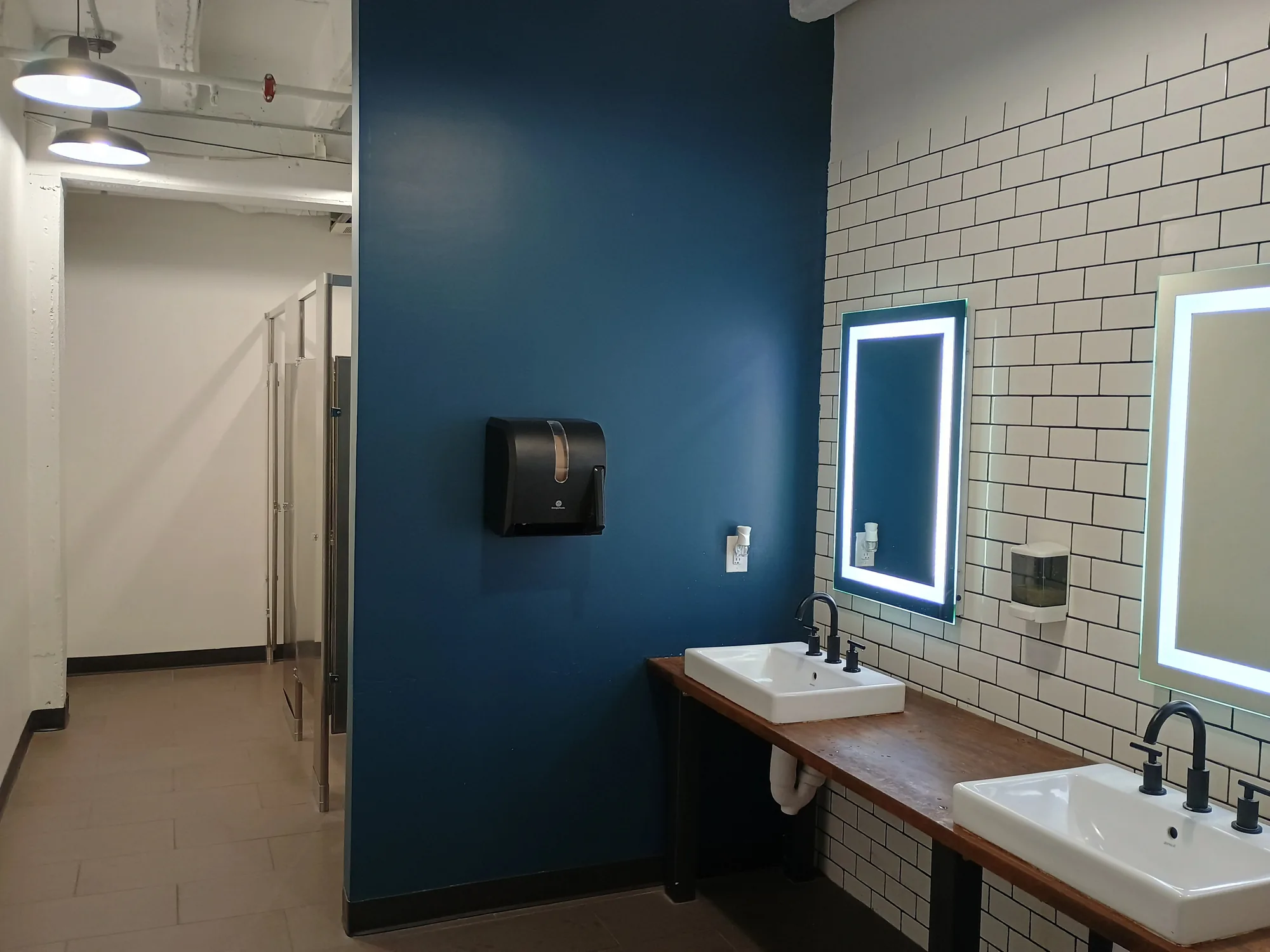 Third-floor photograph 6