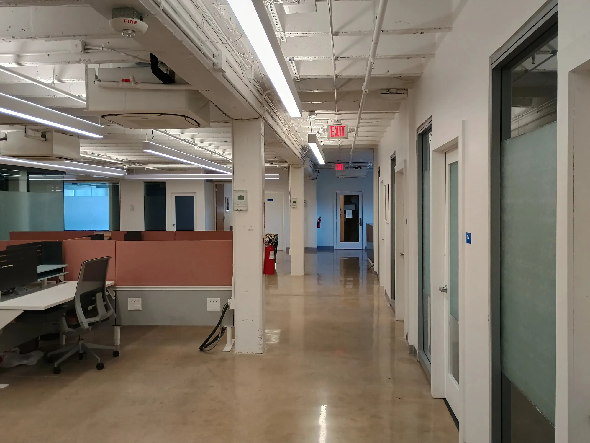 Third-floor photograph 10